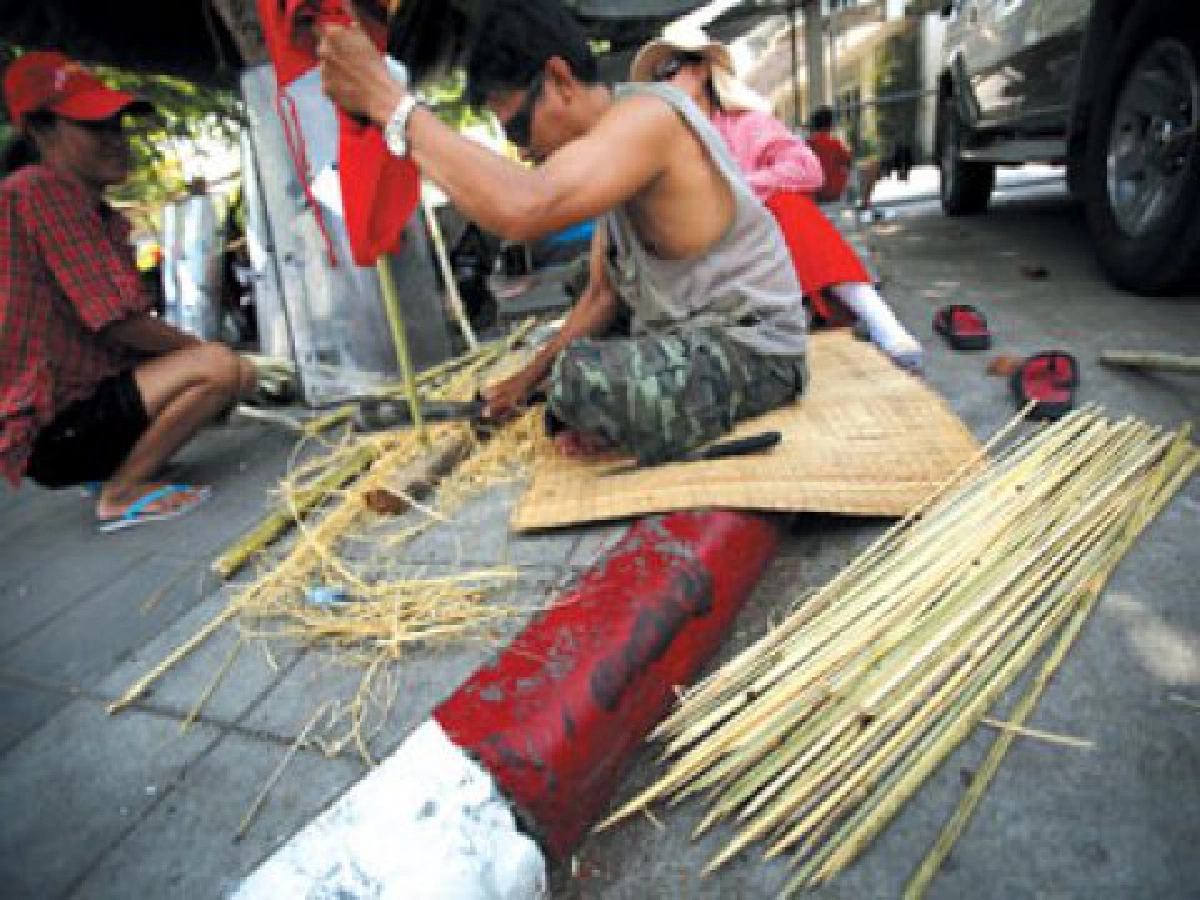 รอเสียงนกหวีดจาก"ป๊อก"วันว.เวลาน.สลายแดง รอเสียงนกหวีดจาก"ป๊อก"วันว.เวลาน.สลายแดง