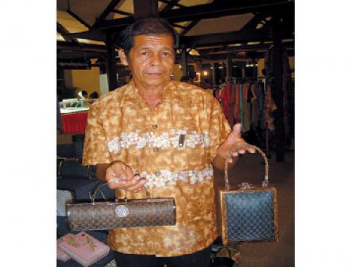 ปั้นใยตาลสู่สินค้ามีระดับ
ทางชีวิต "บัณฑิต หนูเพชร


