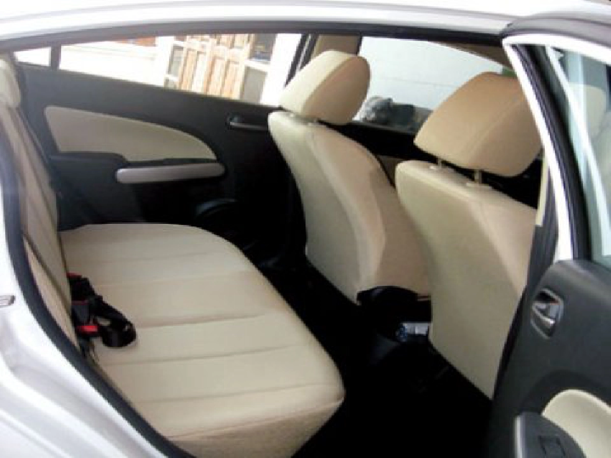 2 ซีดาน M/T -เร้าใจสไตล์วัยโจ๋ 2 ซีดาน M/T -เร้าใจสไตล์วัยโจ๋