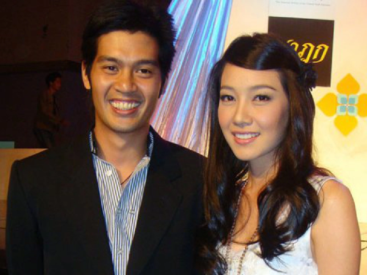 ชุดเจ้าสาวสีขาว
'นุ่น' วิวาห์ 19 พ.ค.