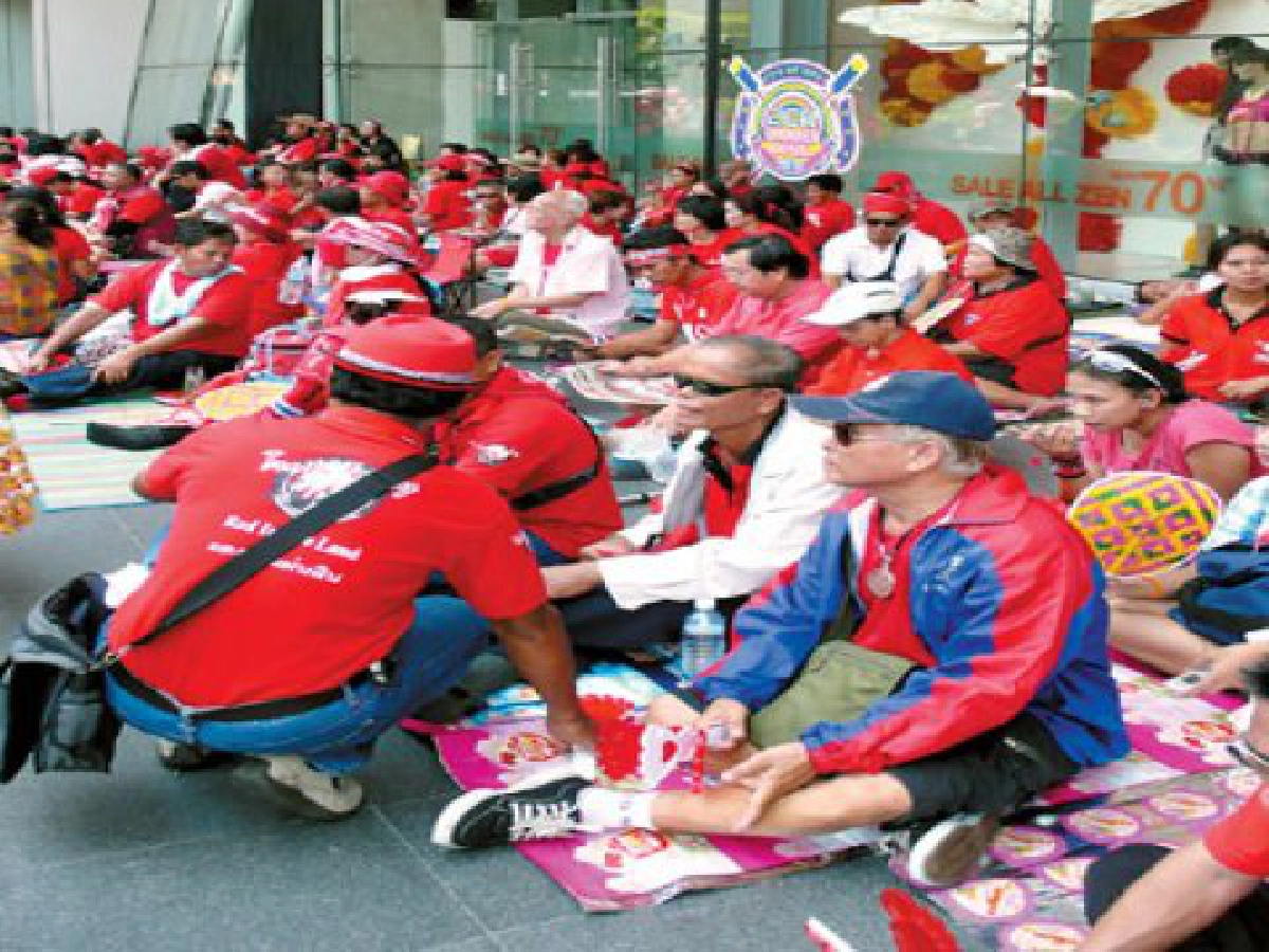 ชีวิตเคว้งคว้าง...ของแรงงานราชประสงค์ ชีวิตเคว้งคว้าง...ของแรงงานราชประสงค์