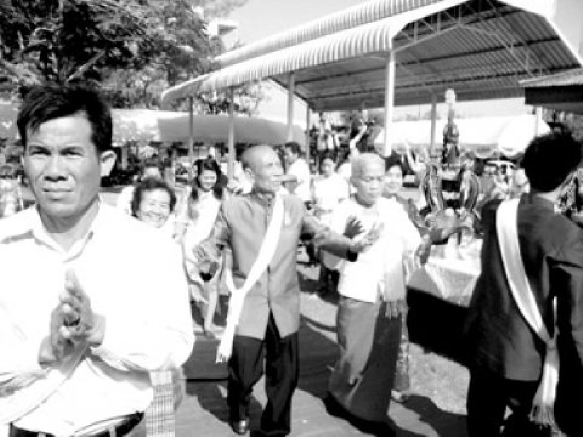 มองผ่านเลนส์คม - ศิษย์ลืมครู
มองผ่านเลนส์คม - ศิษย์ลืมครู