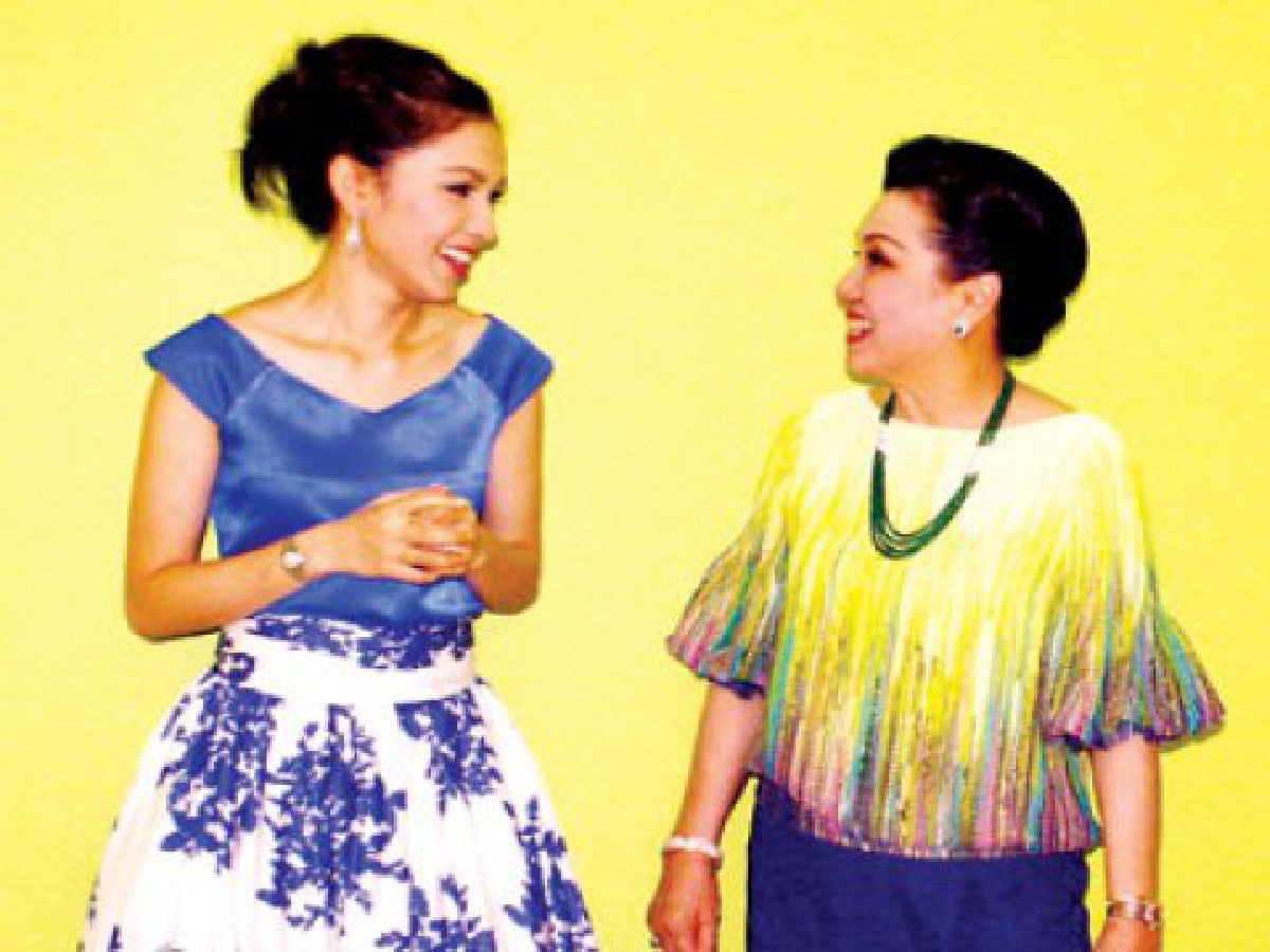 แม่ดา : "เรือนซ่อนรัก" เล่นร้ายนักนะ
กบ : นั่นล่ะตัวจริงของหนู
แม่ดา : แม่รู้จ๊ะ 
อ๊ะ...ล้อเล่นๆ