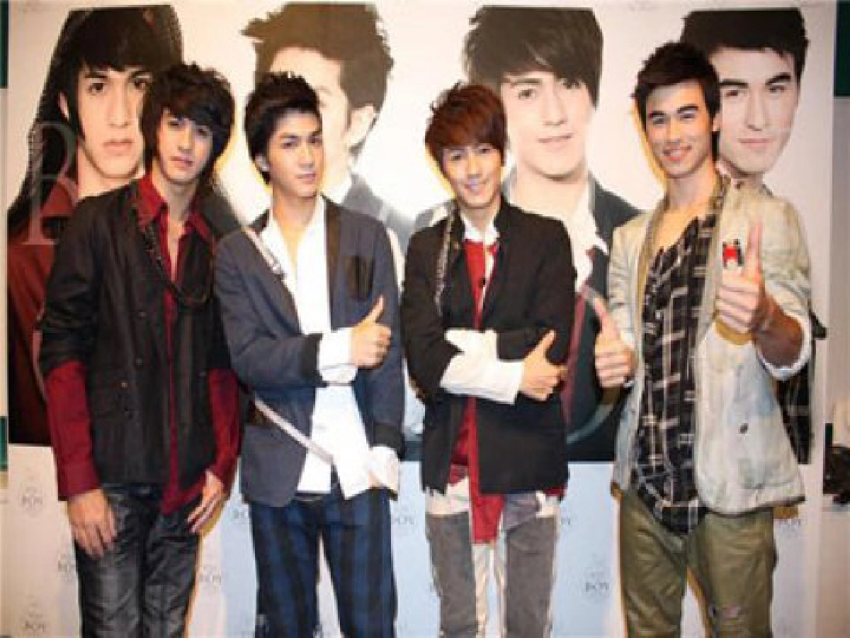 เสิร์ฟข่าวเม้าท์แตก (ศุกร์ที่ 30 เม.ย.53) เสิร์ฟข่าวเม้าท์แตก (ศุกร์ที่ 30 เม.ย.53)