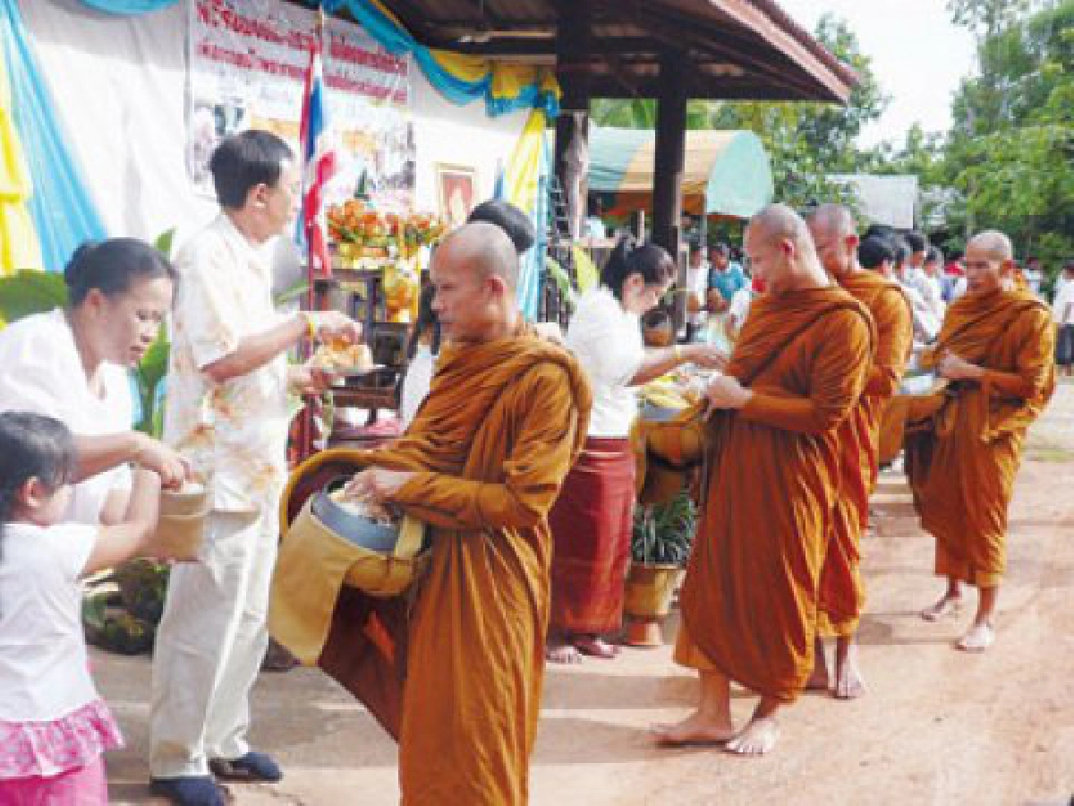 ร่วมบุญใส่บาตรพระกรรมฐาน ๑๕ รูป
ร่วมบุญใส่บาตรพระกรรมฐาน ๑๕ รูป