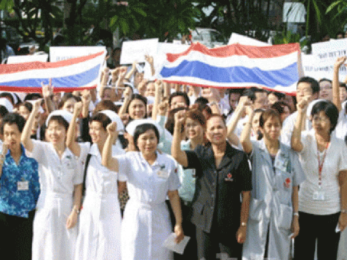 พระเทพฯทรงแนะเจ้าหน้าที่รพ.จุฬาฯดูแลตัวเอง 