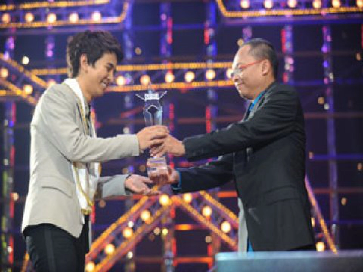 มองผ่านเลนส์คม - เดอะสตาร์ มองผ่านเลนส์คม - เดอะสตาร์