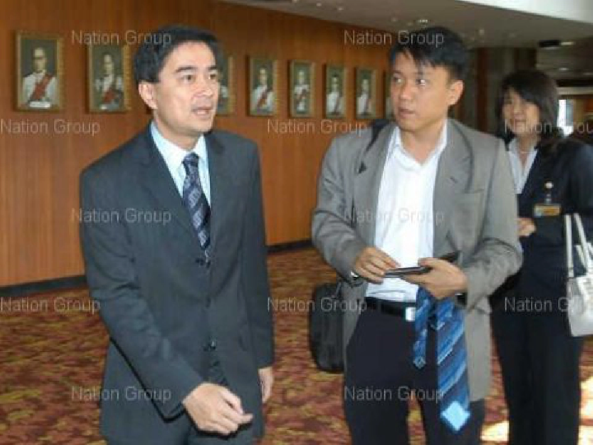 "มาร์ค"ยอมรับกำหนดยุบสภา15-30ก.ย. "มาร์ค"ยอมรับกำหนดยุบสภา15-30ก.ย.