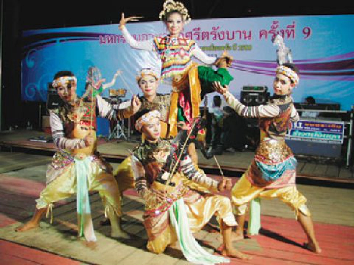 เมืองตรัง ถิ่นกำเนิดยางพารา หมูย่าง ทะเลกว้างใหญ่ 

