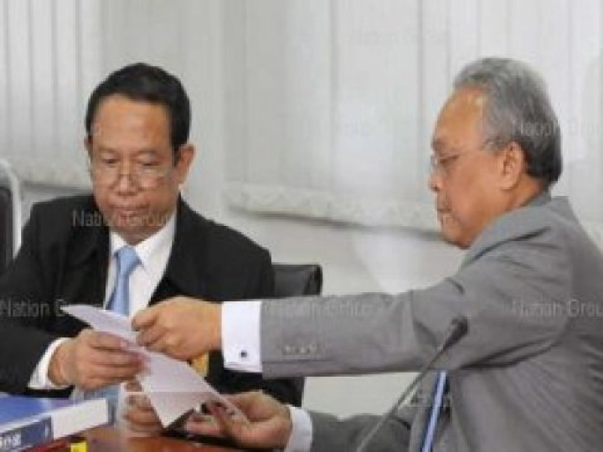 "สุเทพ"เสี่ยงตัวประกันในมือตร. "สุเทพ"เสี่ยงตัวประกันในมือตร.