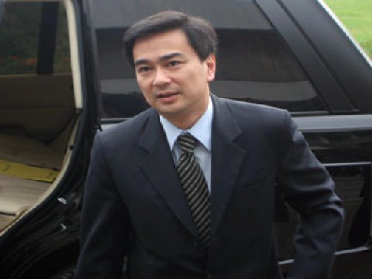 แดงไม่สลายมาร์คไม่ยุบสภาตัดน้ำไฟราชประสงค์บีบ แดงไม่สลายมาร์คไม่ยุบสภาตัดน้ำไฟราชประสงค์บีบ