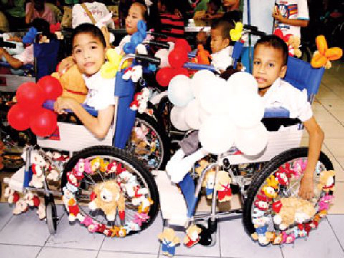 ทำบุญฉลอง48กะรัต"ชูชัย ชัยฤทธิเลิศ" ทำบุญฉลอง48กะรัต"ชูชัย ชัยฤทธิเลิศ"