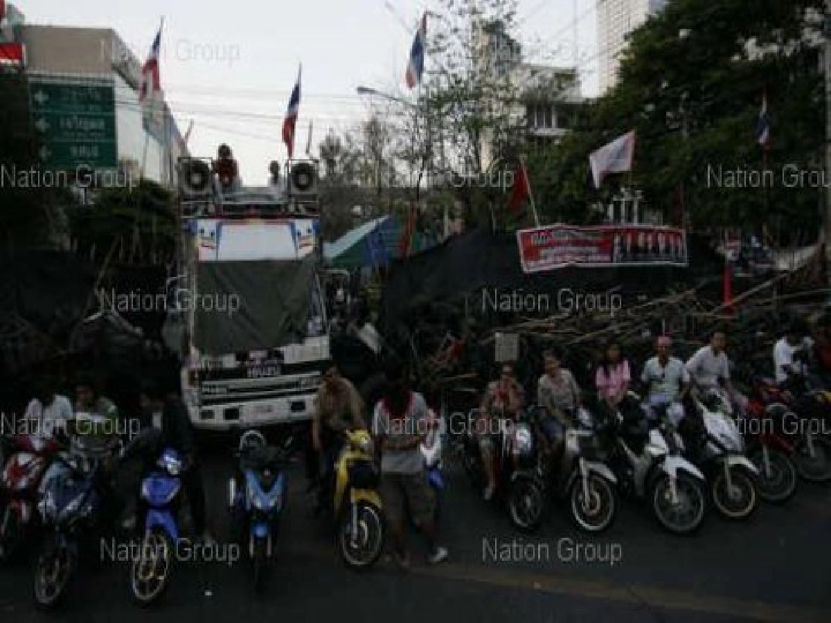 "เสธ.แดง"ถูกยิงเข้าศีรษะอาการสาหัส "เสธ.แดง"ถูกยิงเข้าศีรษะอาการสาหัส