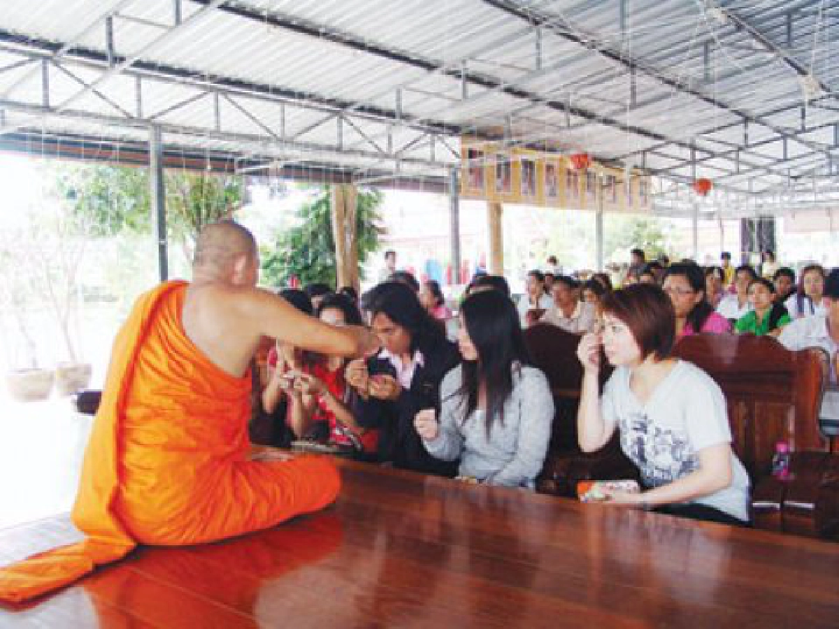 ขอพรเสด็จพ่อ ร.๕
๕ พระองค์ ที่วัดปราโมทย์ บางคนที 

