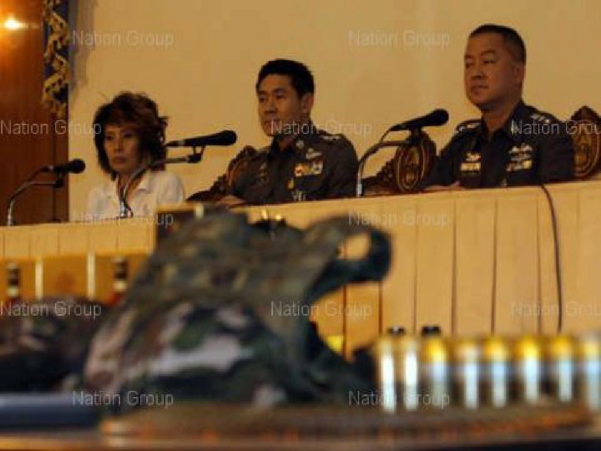 ศอฉ.แถลงพบอาวุธปืนระเบิดพื้นที่ม็อบแดง