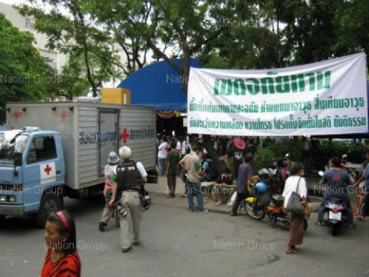 เคลียร์วัดปทุมอาวุธอื้อ-จับ2การ์ดแดง เคลียร์วัดปทุมอาวุธอื้อ-จับ2การ์ดแดง