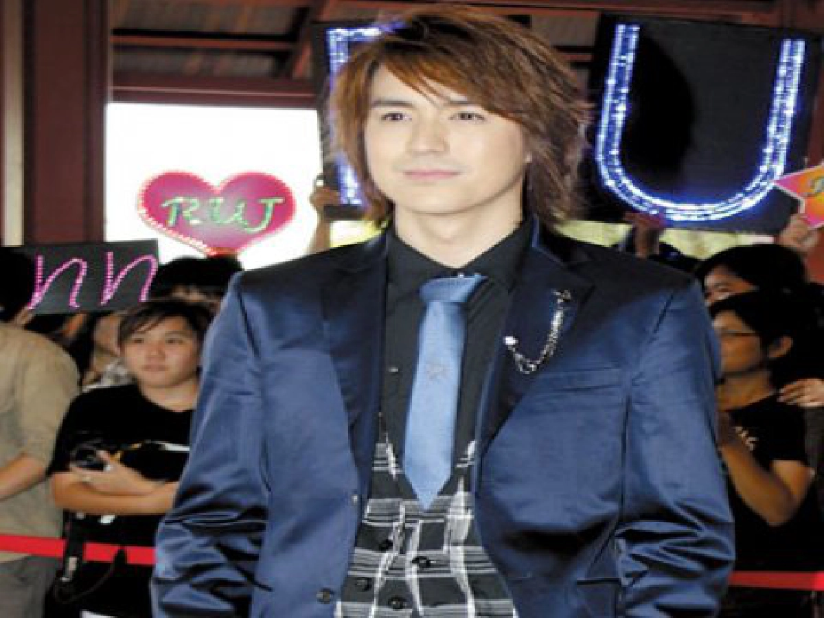 'รุจ'น้ำหนักลดฮวบปัดตรอมใจเลิก'ยิปซี' 'รุจ'น้ำหนักลดฮวบปัดตรอมใจเลิก'ยิปซี'