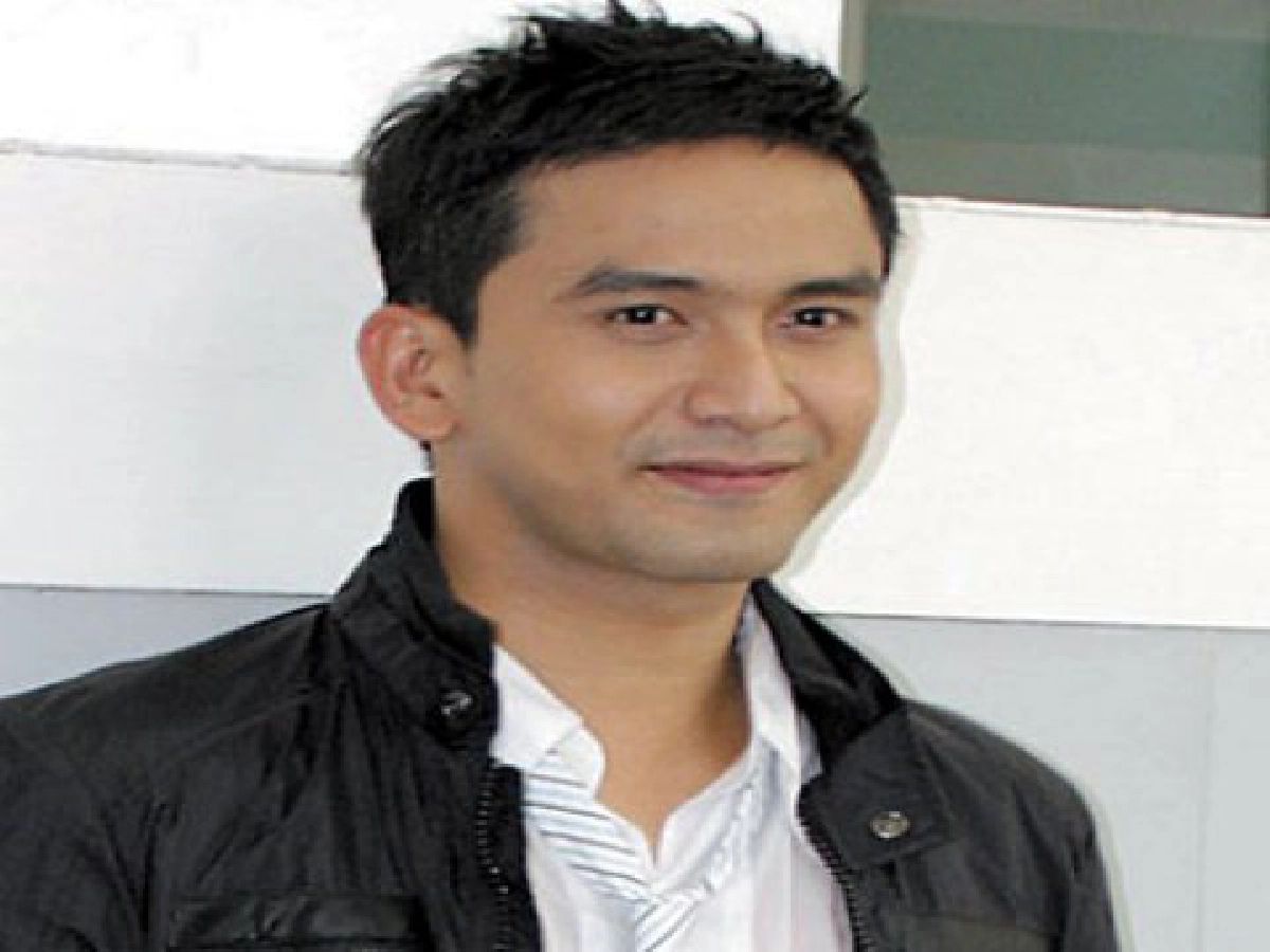 เซ็งมีชมรมคนเกลียด"ป๋อ" ลั่นแค่ย้ายสถานที่ทำงาน เซ็งมีชมรมคนเกลียด"ป๋อ" ลั่นแค่ย้ายสถานที่ทำงาน