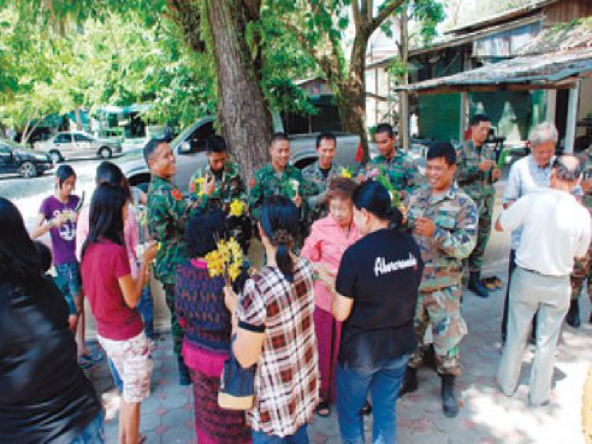 แสงเทียนสู้แสงอาทิตย์
พลังศรัทธาและแรงบุญในวัน..."วิสาขบูชา"
แสงเทียนสู้แสงอาทิตย์
พลังศรัทธาและแรงบุญในวัน..."วิสาขบูชา"