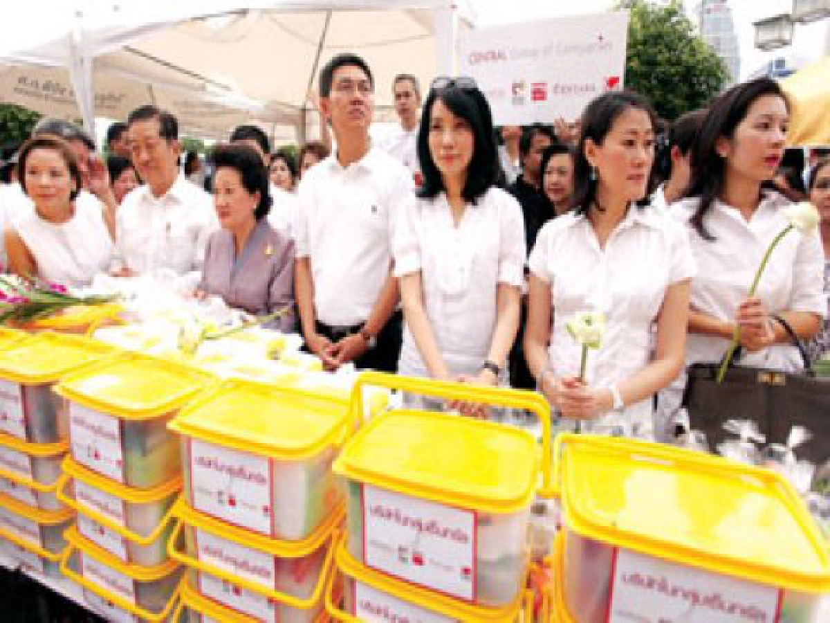 คนดังยกพลทำบุญเมืองครั้งใหญ่ คนดังยกพลทำบุญเมืองครั้งใหญ่