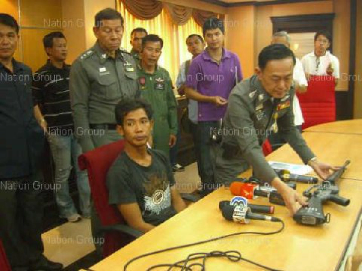 ตร.แถลงจับแดงลักปืนเอ็ม16ทะเบียนตรงวัดปทุม ตร.แถลงจับแดงลักปืนเอ็ม16ทะเบียนตรงวัดปทุม