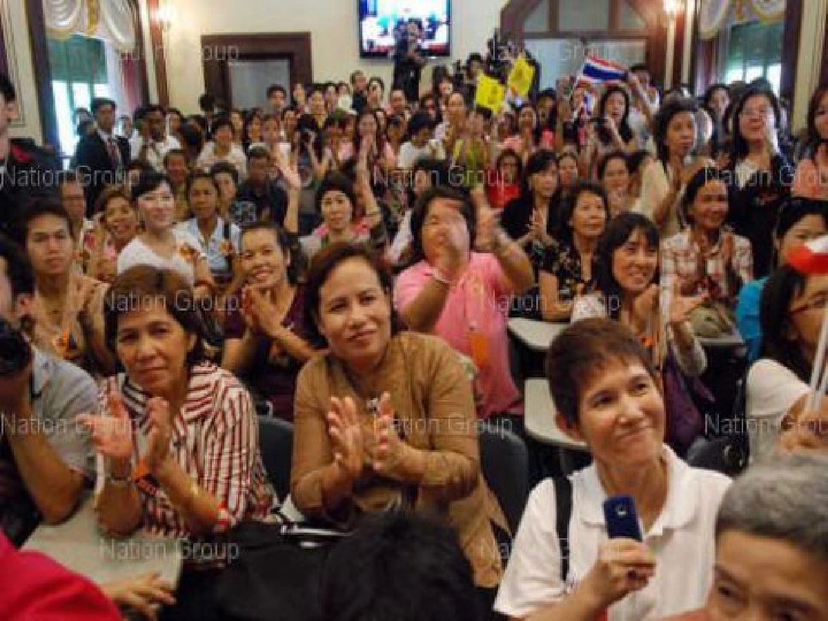 เครือข่ายเฟซบุ๊คให้กำลังใจมาร์คชี้ช่วยสื่อถึงชาวโลก