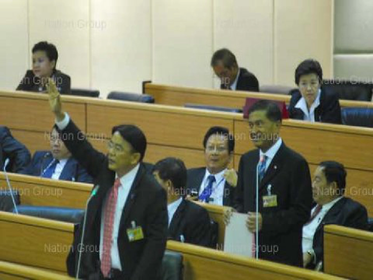 สภาฯป่วนโวย'ส.ส.ปชป.'นั่งกก.ดูคลิป สภาฯป่วนโวย'ส.ส.ปชป.'นั่งกก.ดูคลิป
