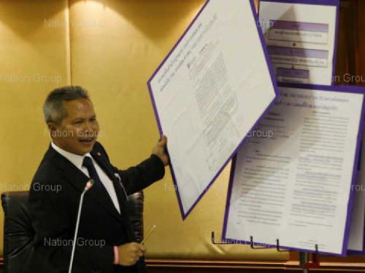 ให้คะแนนอภิปรายวันแรกสอบตกทั้งคู่