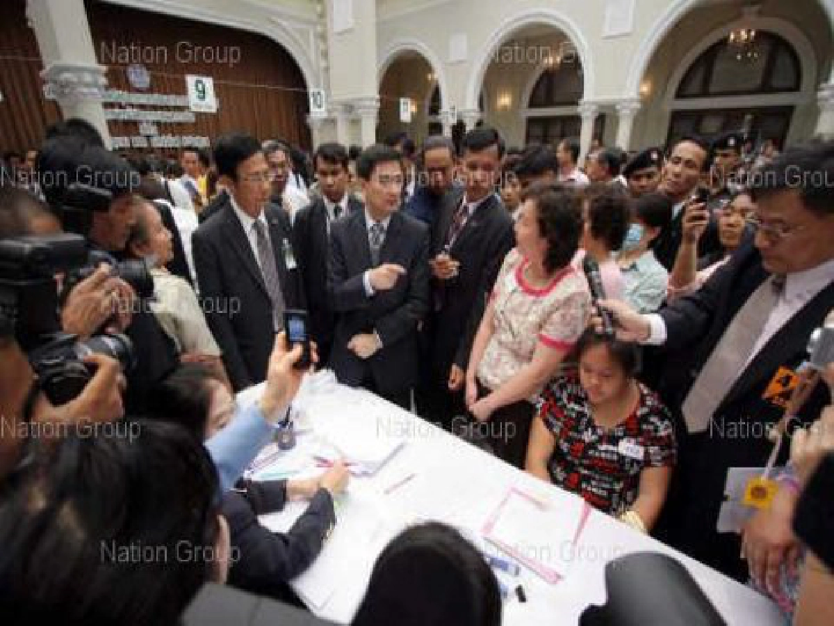 อภิสิทธิ์ย้ำประชาชนให้โอกาสรัฐบาลทำงานต่อ อภิสิทธิ์ย้ำประชาชนให้โอกาสรัฐบาลทำงานต่อ