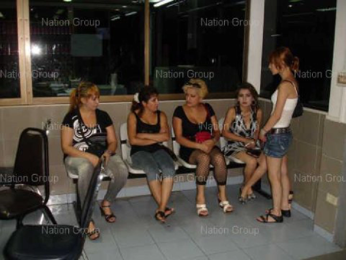 รวบ"แม่เล้า-สาวอุซเบกิสถาน"ขายบริการ รวบ"แม่เล้า-สาวอุซเบกิสถาน"ขายบริการ