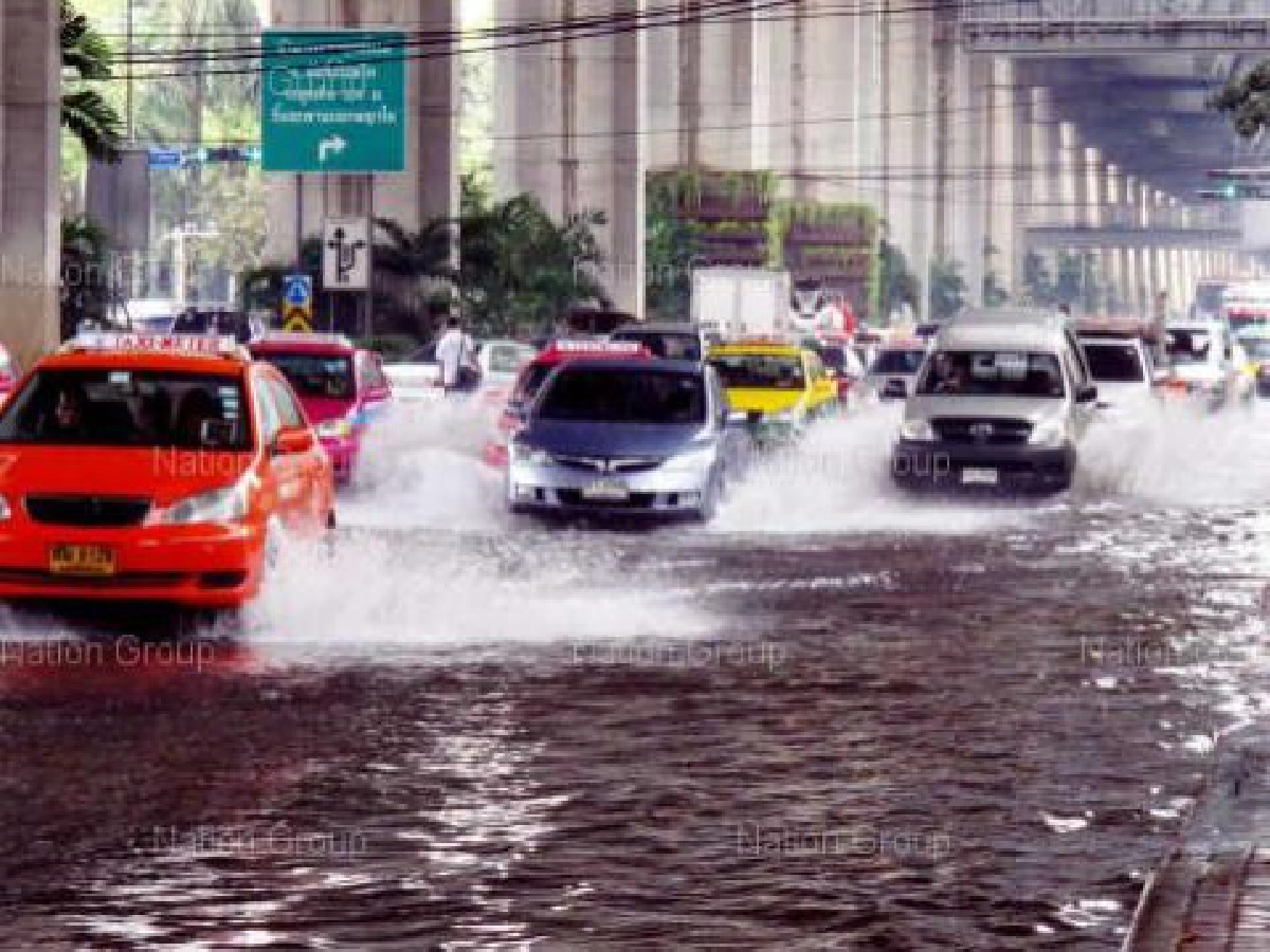 ฝนตกทั่วกรุงฯจราจรติดขัดหลายพื้นที่ 