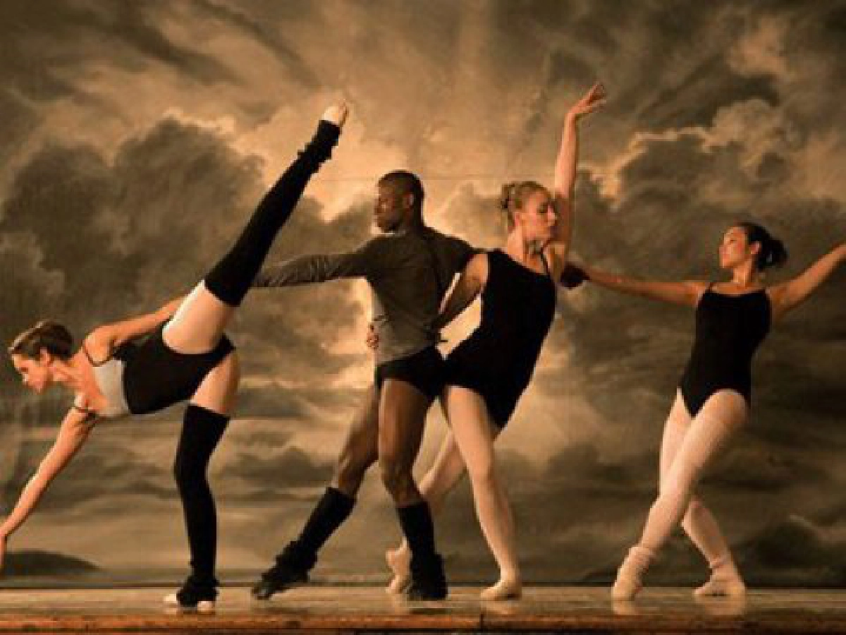 "Street Dance 3D"
ภาพยนตร์เต้นสามมิติเรื่องแรกของโลก
"Street Dance 3D"
ภาพยนตร์เต้นสามมิติเรื่องแรกของโลก