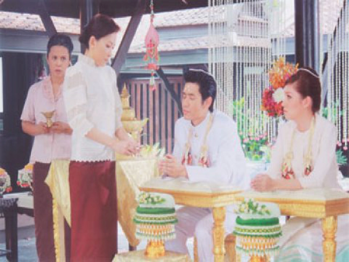 "โฬม" สุดเศร้า
จำใจรดน้ำสังข์ "จ๊ะ" "โฬม" สุดเศร้า
จำใจรดน้ำสังข์ "จ๊ะ"