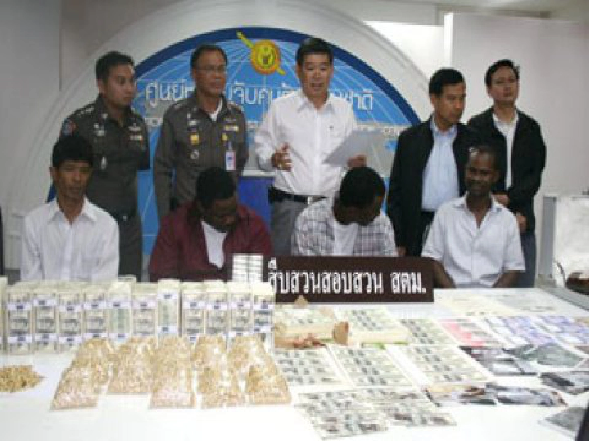 จับไทย-เทศปลอมดอลลาร์ผลิต-ส่งอุปกรณ์เงินเก๊ทั่วโลก จับไทย-เทศปลอมดอลลาร์ผลิต-ส่งอุปกรณ์เงินเก๊ทั่วโลก