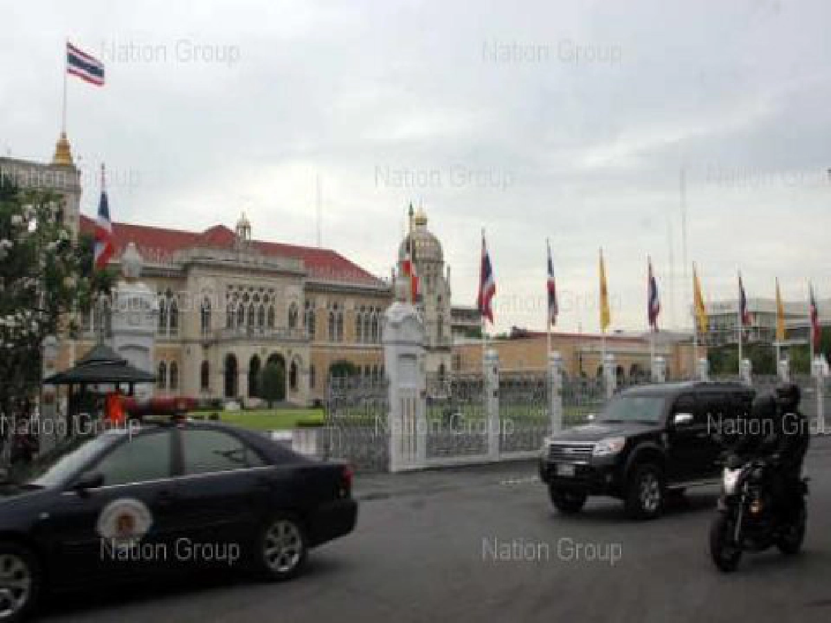 ปรับฮวงจุ้ยตั้งต้นโกศลหน้าตึกไทยคู่ฟ้า
