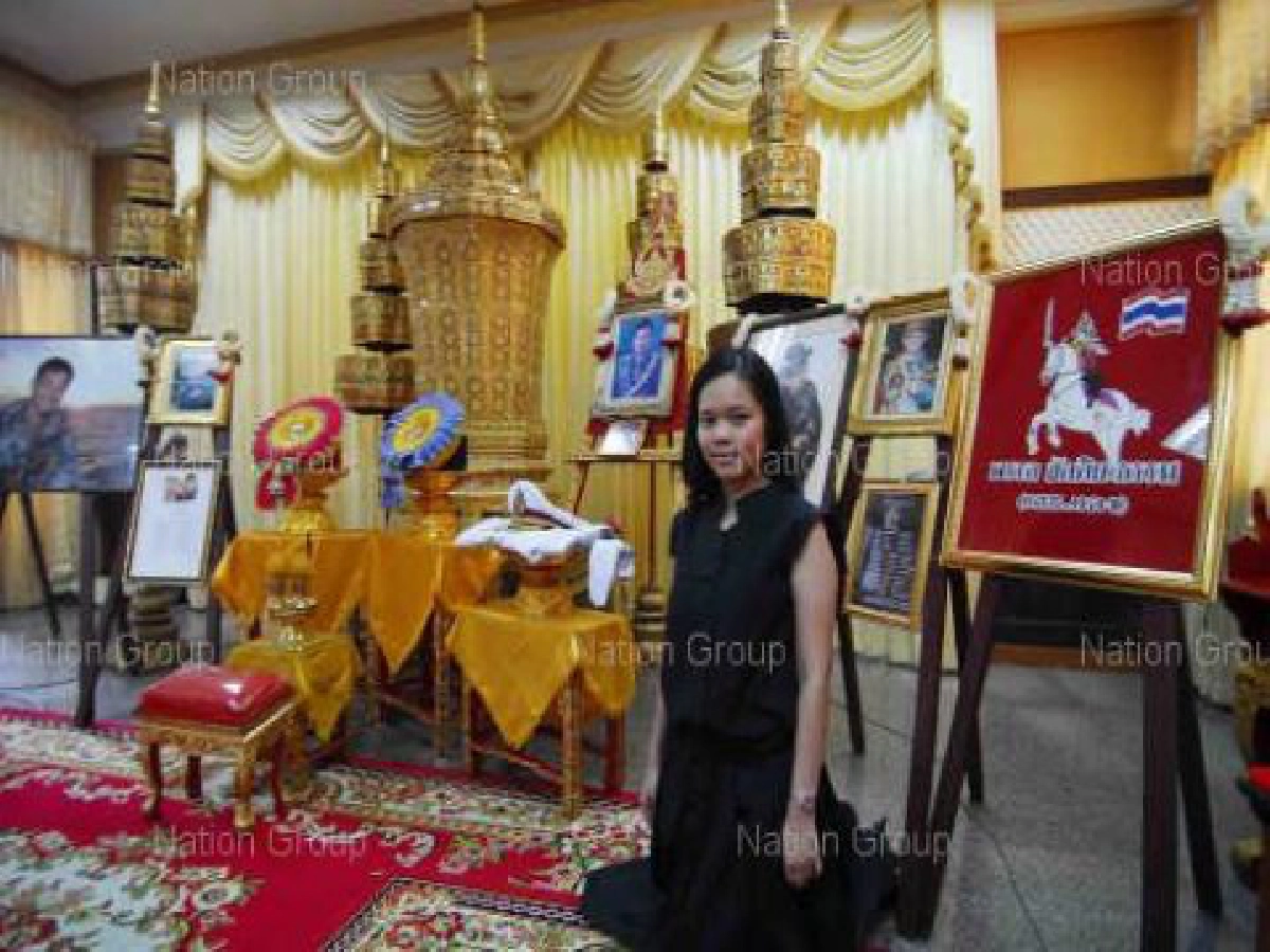 นปช.แห่ร่วมงานศพ'เสธ.แดง'แน่นวัด นปช.แห่ร่วมงานศพ'เสธ.แดง'แน่นวัด