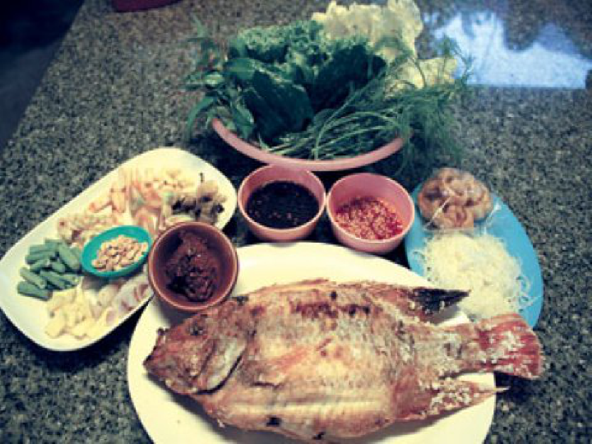 เปิดร้าน "จิ้มจุ่ม 49" ริมถนนตากสิน
ชู "เมี่ยงปลาเผา" สูตรดั้งเดิมหนองคาย
เปิดร้าน "จิ้มจุ่ม 49" ริมถนนตากสิน
ชู "เมี่ยงปลาเผา" สูตรดั้งเดิมหนองคาย