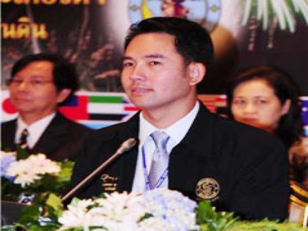ดวงประทีปพราวนภา เทิดราชาราชินี
ดวงประทีปพราวนภา เทิดราชาราชินี