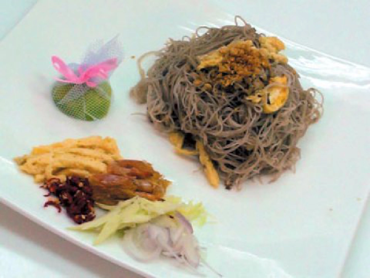 หมี่ขาวคลุกกะปิ
หมี่ขาวคลุกกะปิ