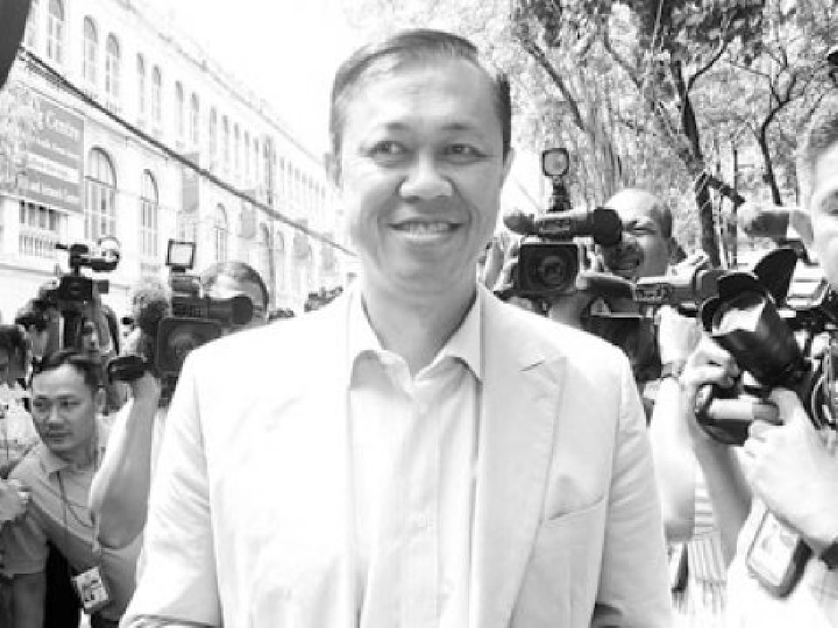 คมเคียวคมปากกา - บังเอิญ "ยิ้ม" ตรงกัน?
คมเคียวคมปากกา - บังเอิญ "ยิ้ม" ตรงกัน?