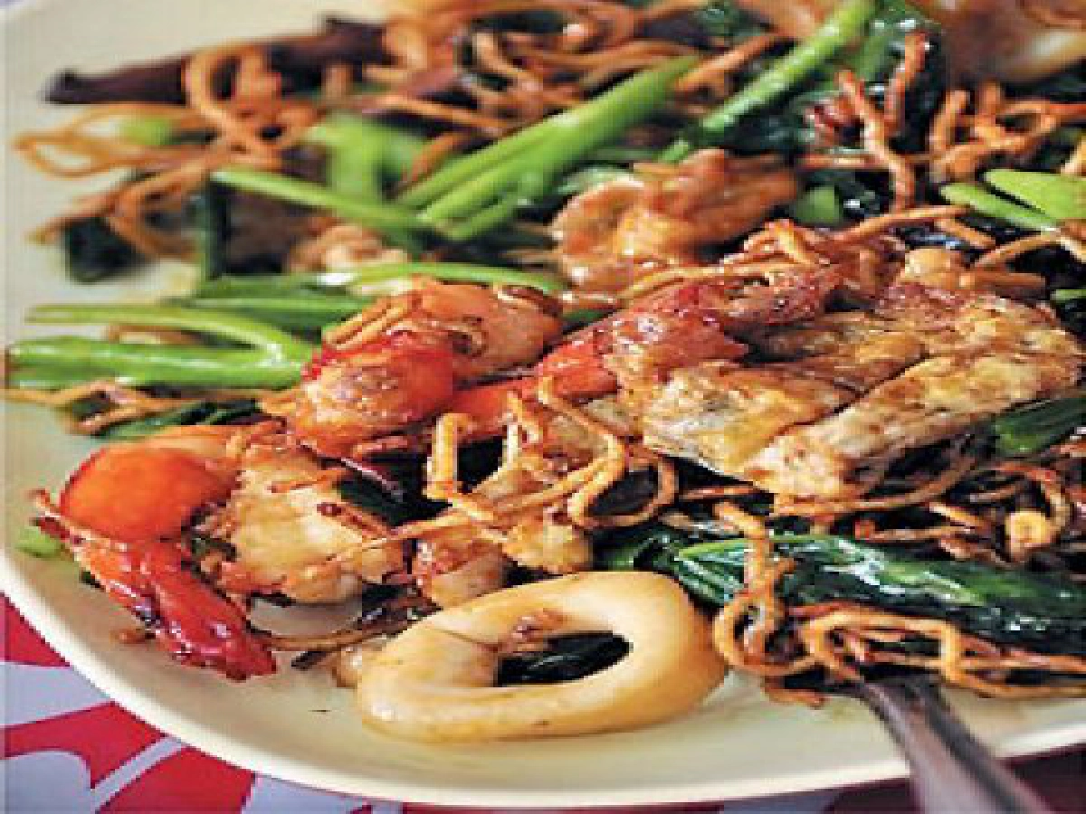 หลากเมนู"ราดหน้า"สูตร40ปี 
 ตำรับราดหน้า(คะน้า)ยอดผัก

