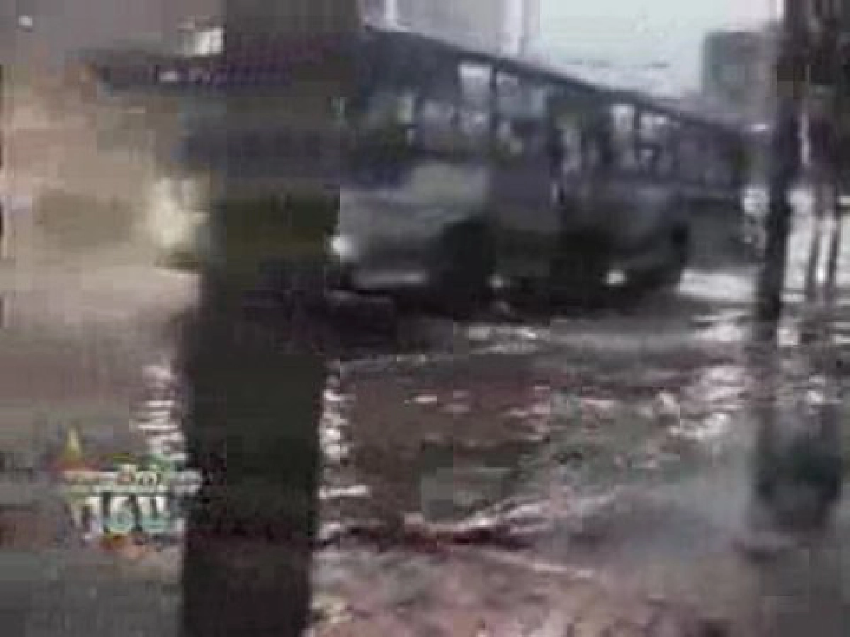 10แยกไฟแดงเสียวันฝนตกหนักคนกรุงทุกข์หนัก 10แยกไฟแดงเสียวันฝนตกหนักคนกรุงทุกข์หนัก