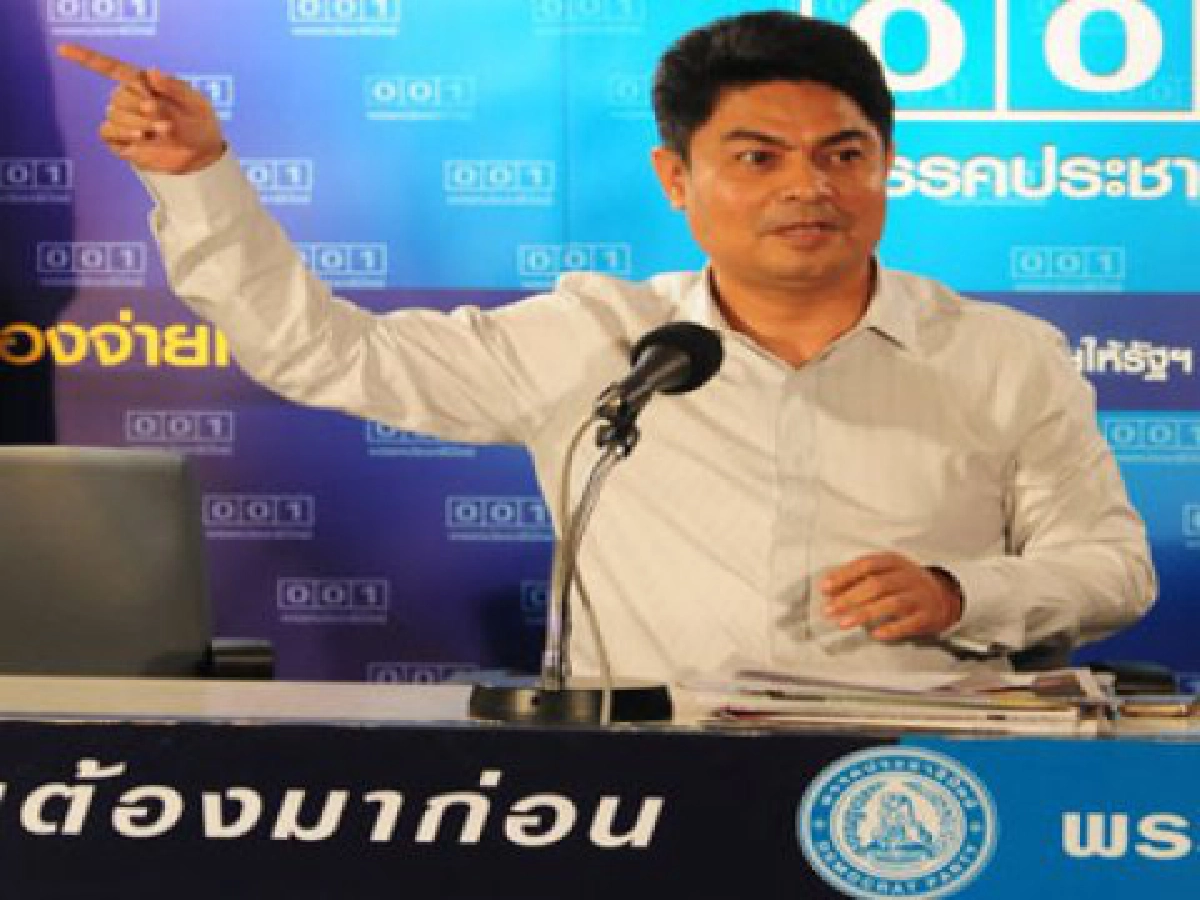 ล้วงตับสุดสัปดาห์-"การเมืองไม่ยุ่งมุ่งแต่บอล" ล้วงตับสุดสัปดาห์-"การเมืองไม่ยุ่งมุ่งแต่บอล"