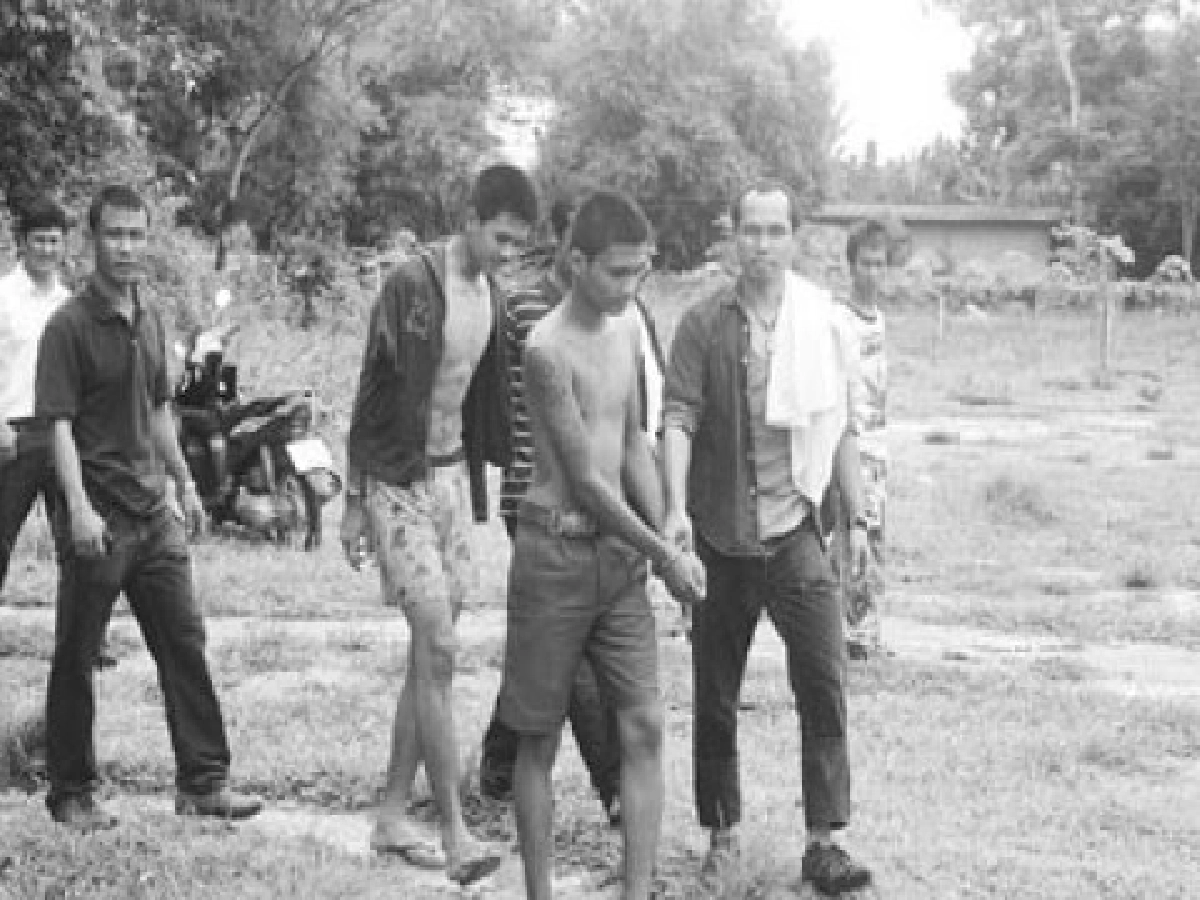 มองตาไม่สบอารมณ์!ม.6สาดกระสุนโดนสาวปวช.เด็กในท้องดับ มองตาไม่สบอารมณ์!ม.6สาดกระสุนโดนสาวปวช.เด็กในท้องดับ