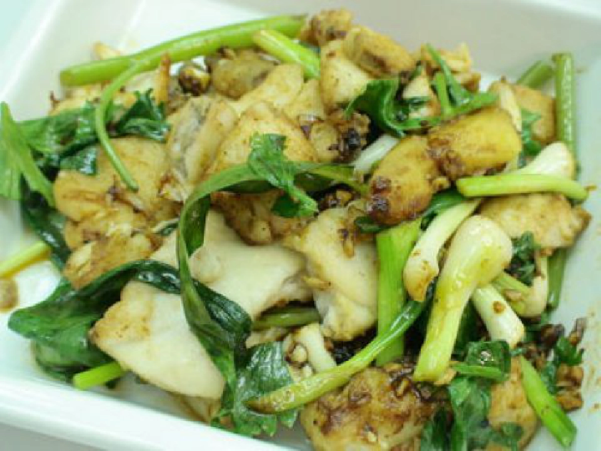 ปลากะพงทอดกรอบผัดน้ำพริกเผา
ปลากะพงทอดกรอบผัดน้ำพริกเผา