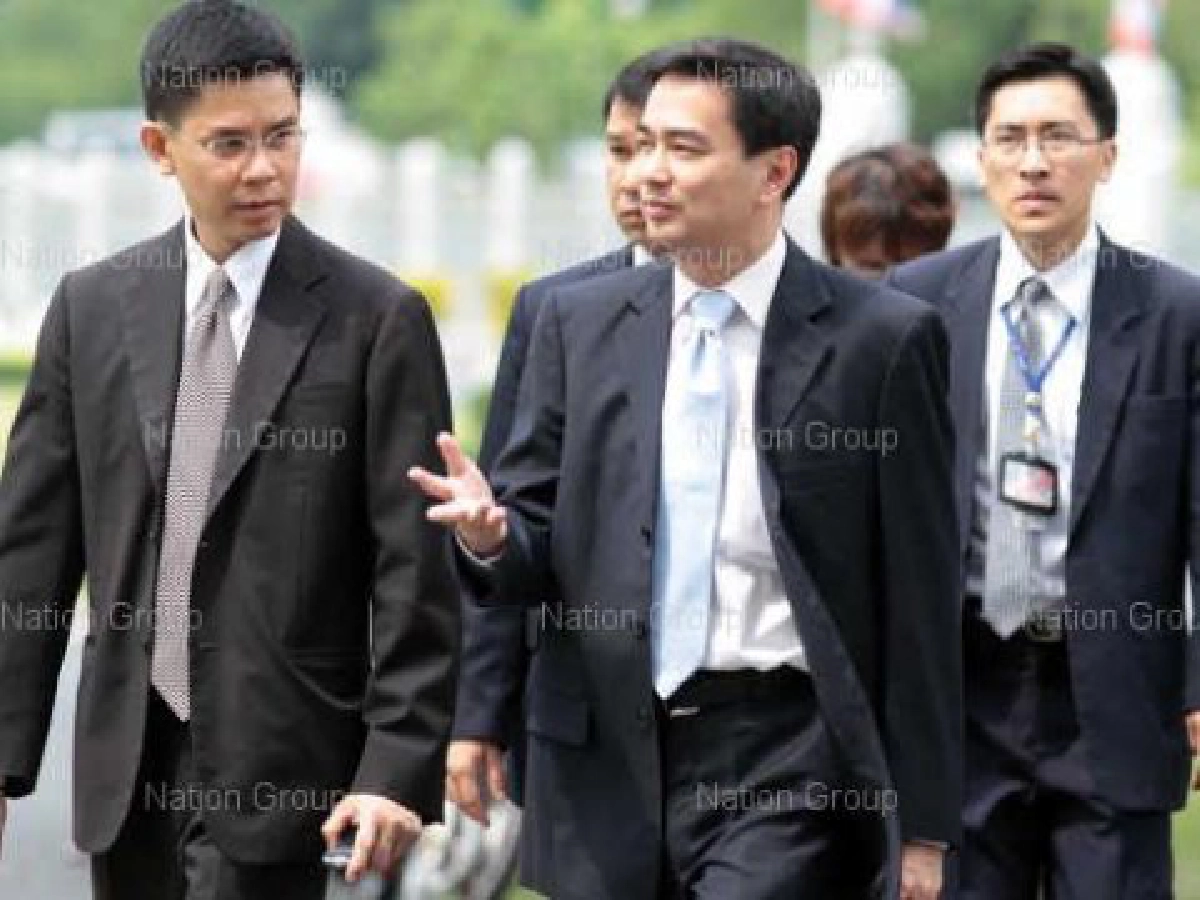 นักข่าวฟ้องมาร์ค"สั่งสลายม็อบ-พยายามฆ่า นักข่าวฟ้องมาร์ค"สั่งสลายม็อบ-พยายามฆ่า