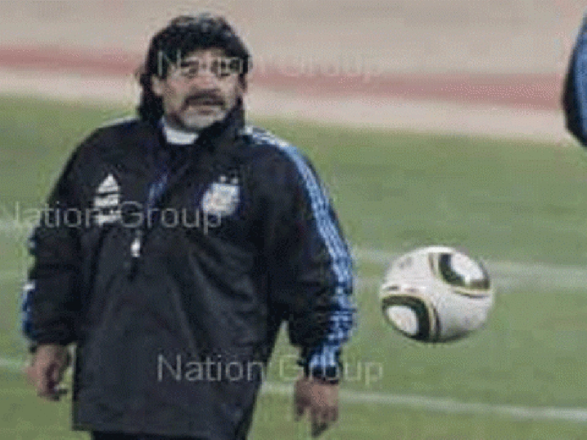 แฟนเฮ"มาราโดนา"อยู่คุมทีมฟ้าขาว แฟนเฮ"มาราโดนา"อยู่คุมทีมฟ้าขาว