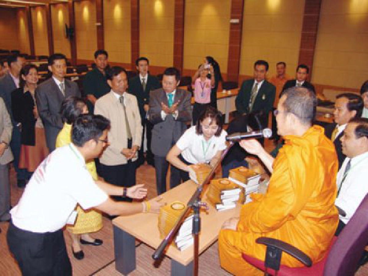 ศ.ดร.บวรศักดิ์ อุวรรณโณ
มีบารมีเพราะมี..."พระสมเด็จวัดระฆัง
ศ.ดร.บวรศักดิ์ อุวรรณโณ
มีบารมีเพราะมี..."พระสมเด็จวัดระฆัง