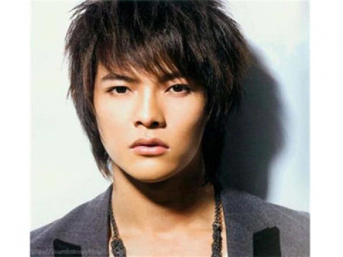 จิโร่ สวมวิญญาณแวนโก๊ะ 
ละเลงภาพลงโฟโต้บุ๊ก

