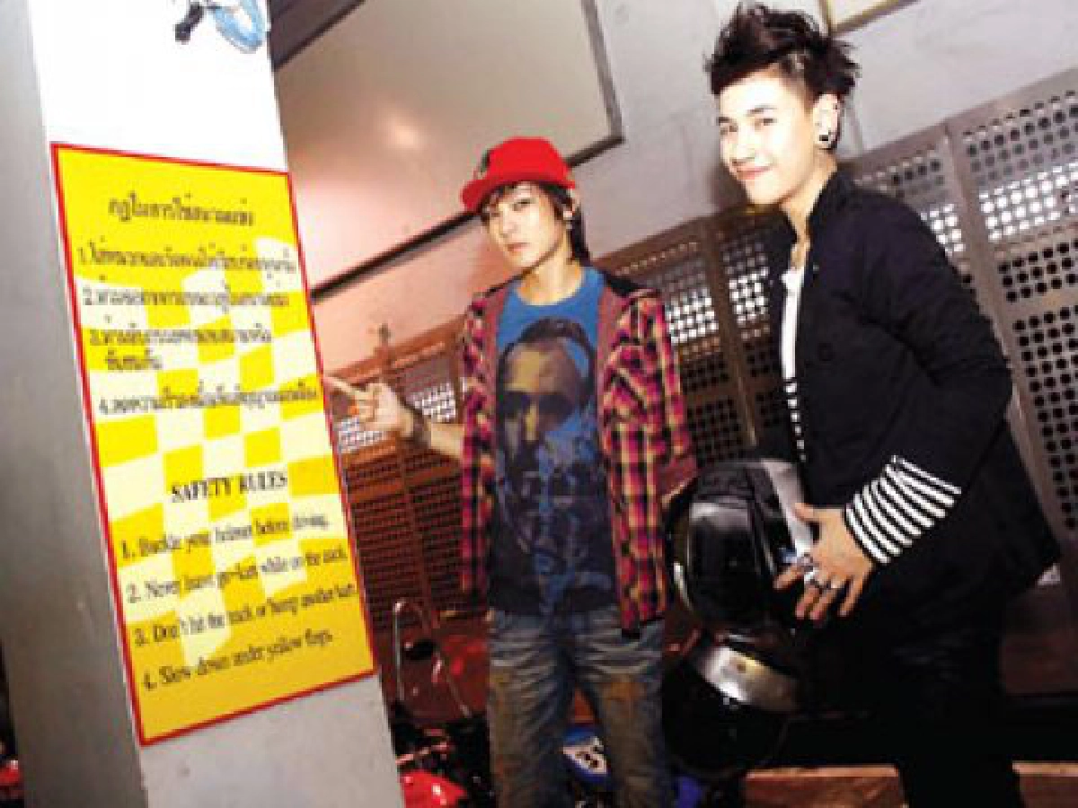 'แบล็คแจ็ค&ซี'ดวลความเร็วบนถนนโกคาร์ท 'แบล็คแจ็ค&ซี'ดวลความเร็วบนถนนโกคาร์ท